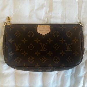 Louis Vuitton Pochette accessoires